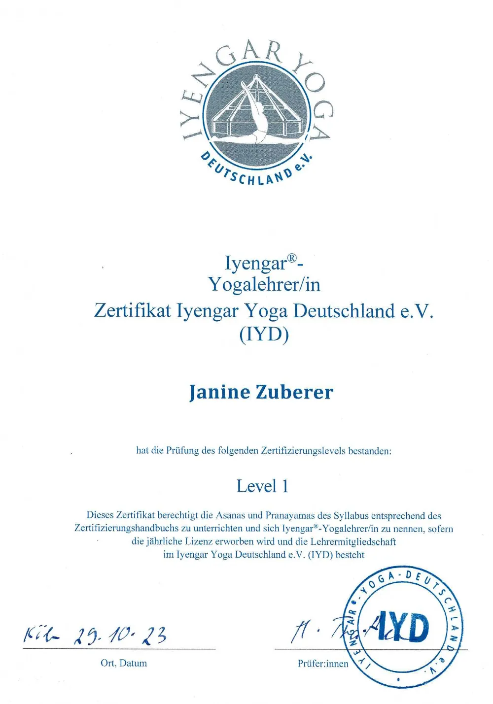Iyengar Yoga Zertifikat - Janine Zuberer